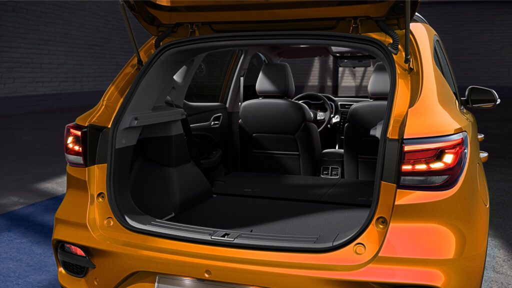 MG-ZS-orange-open-trunk